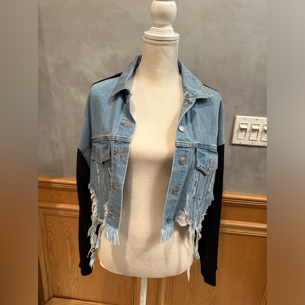 Signature 8 size Medium. Jean front sweater back. Great condition.